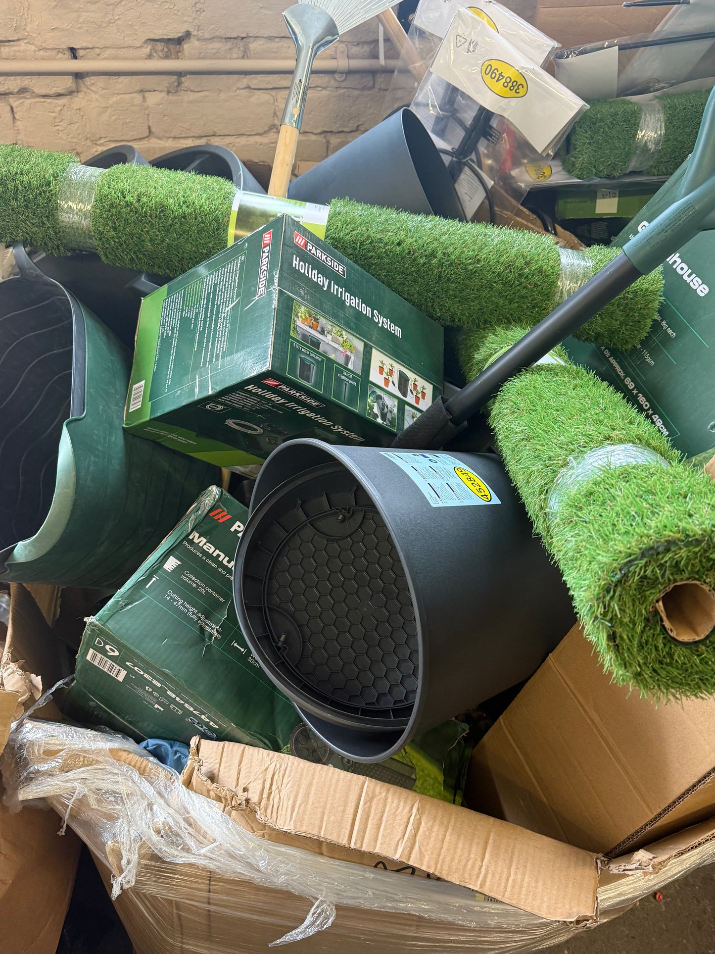 Mixed General Pallet including Garden & Hardware (M84) - Amazing Value £350