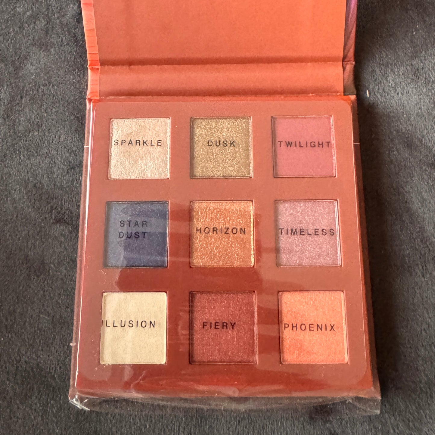 COSMETIC BOX (11 ITEMS)