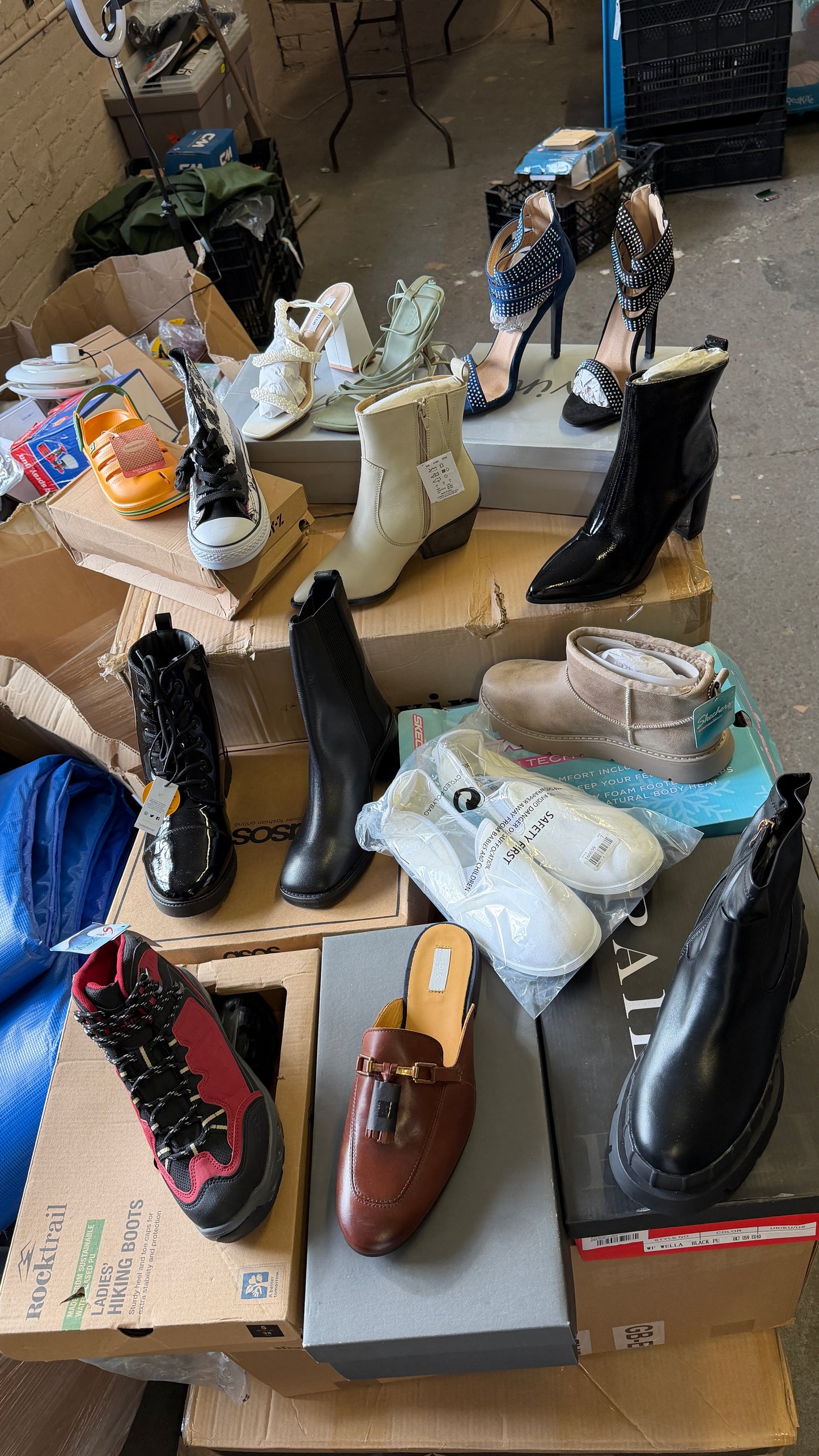 MIXED SHOE PALLET (91 PAIRS)