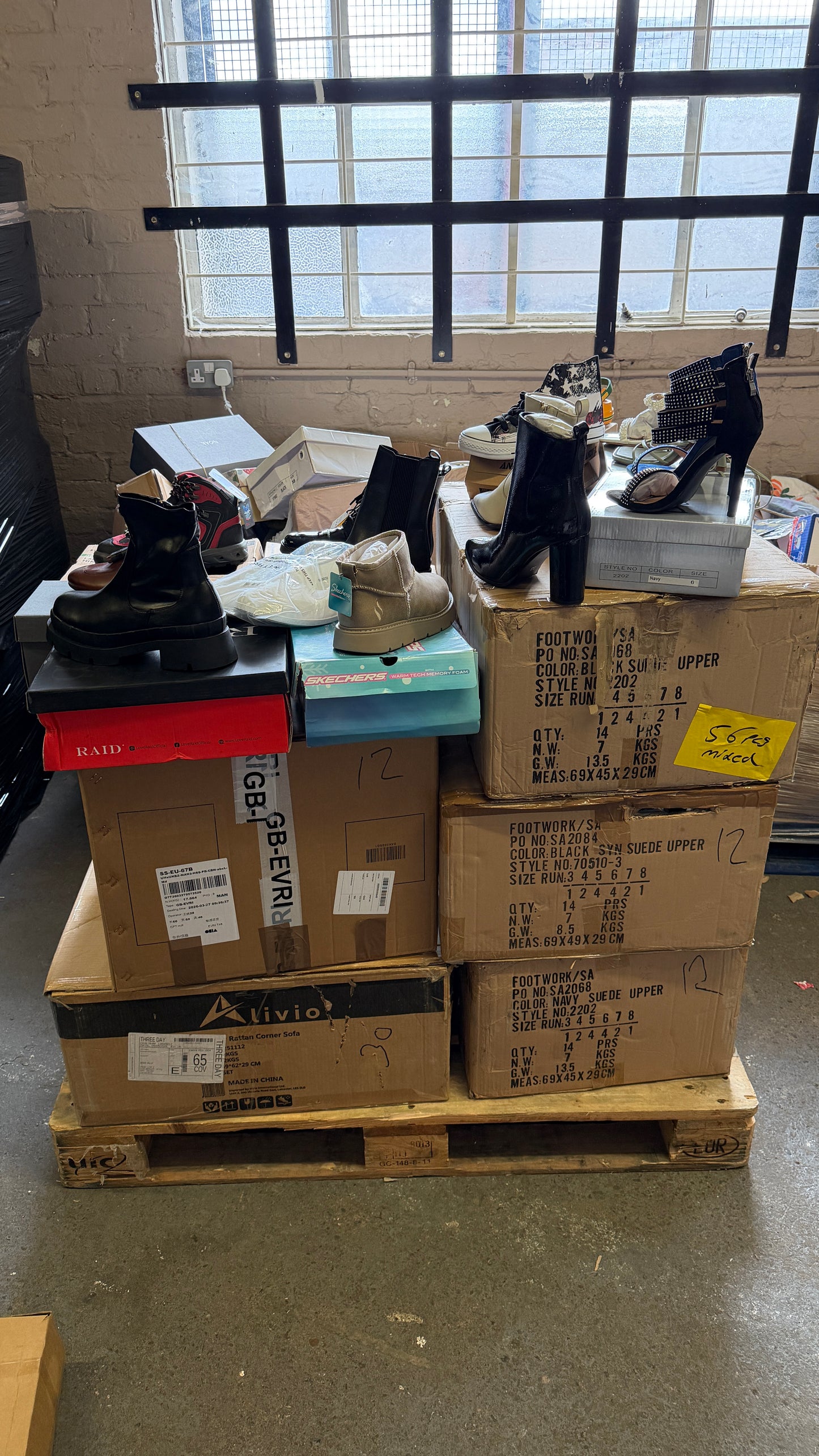 MIXED SHOE PALLET (91 PAIRS)