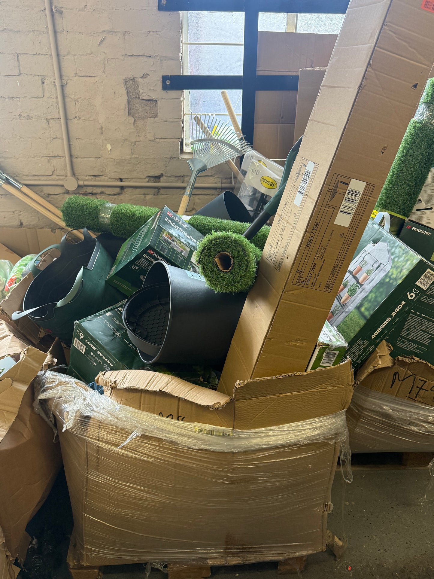 Mixed General Pallet including Garden & Hardware (M84) - Amazing Value £350